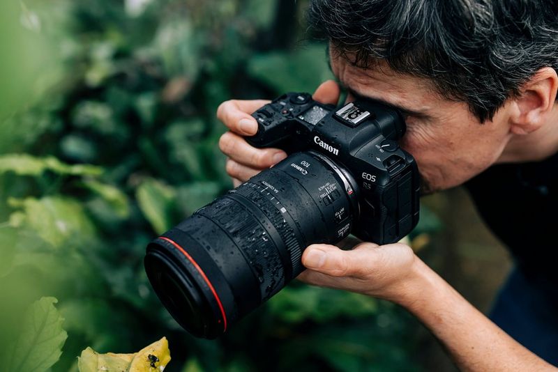 Photographer Oliver Wright using a Canon EOS R5 with RF 100mm F2.8L Macro IS USM lens, both with droplets of water on them.