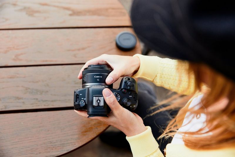 Apertura massima luminosa pari a F2.8