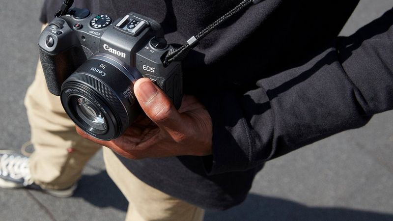 新品級【キャノンRFマウント】RF50mm F1.8 STM 新品)Canon (キヤノン) RF50mm F1.8 STM（商品ID：4549292181623