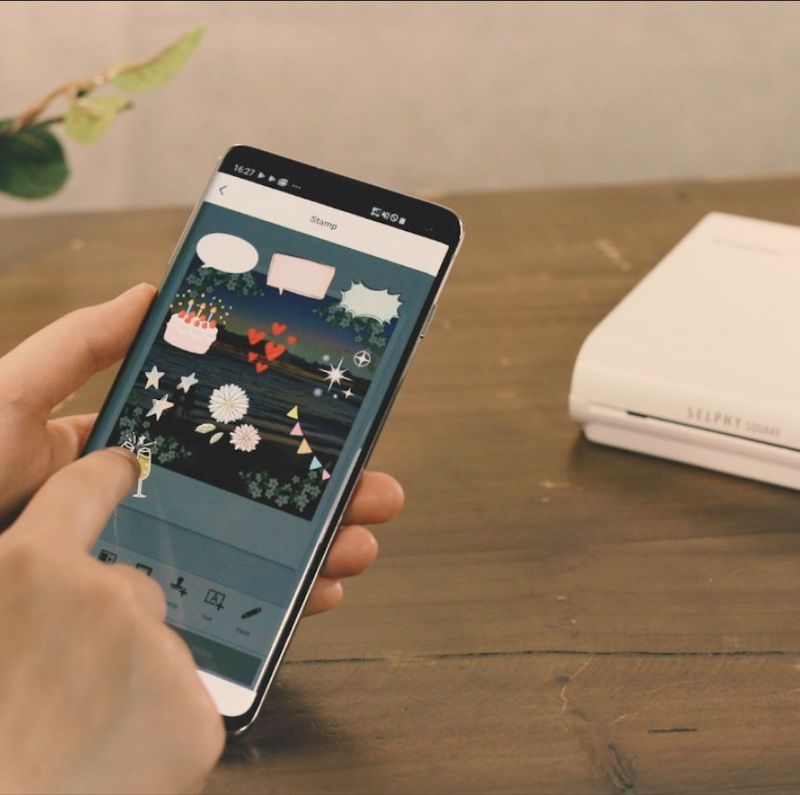 Create and print photo collages with SELPHY Photo Layout app