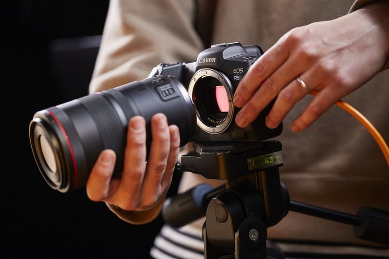 מצלמות עם עדשות להחלפה