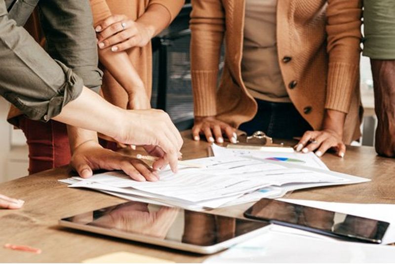 Sopimushallinnan tila Suomessa: yli puolet suomalaisyritysten sopimuksista edelleen paperiarkistoissa