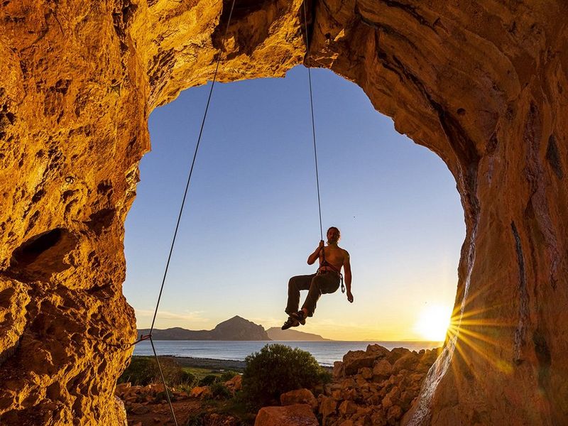 CAPTURE THE ESSENCE OF SUMMER