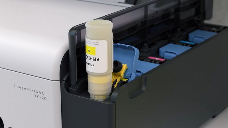 Wbudowane zbiorniki z atramentem oraz duże butelki nadające się do recyklingu.