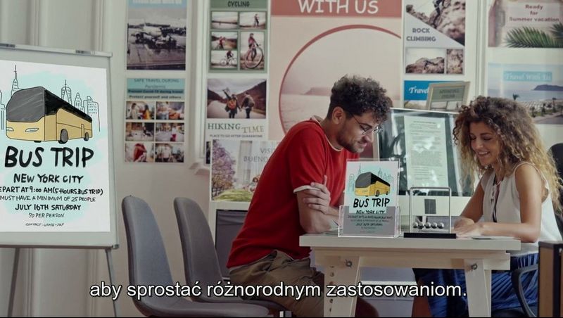 Obsługuje skanowanie, kopiowanie i drukowanie na arkuszach lub na papierze z rolki