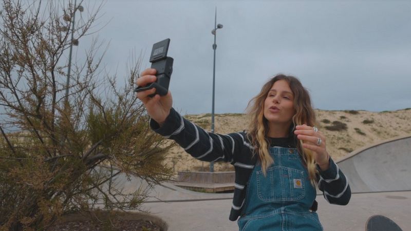 Manon Lanza vlog dans un skatepark avec la powershot V10