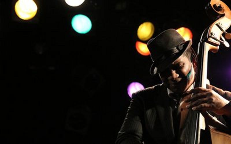 
       
       Zonder statief opnamen maken bij weinig licht
     
     