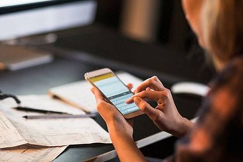 uniFLOW - woman using mobile phone