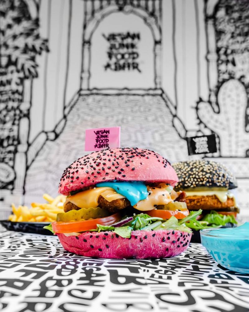 Canon X Vegan Junk Food Bar: printtel támogatott élménydesign