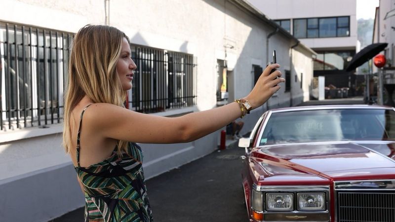 Vlog dans les rues de Paris et dans le Studio de Fifou avec la PowerShot V10.