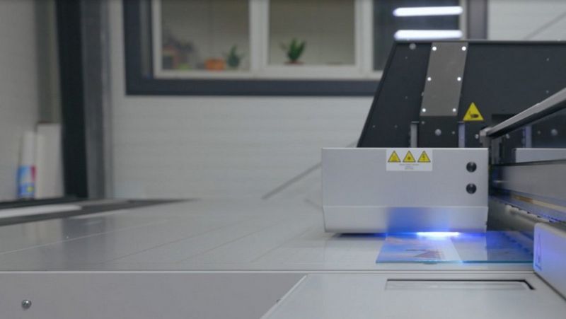 Printing on glass with Arizona 1360 GT at Inter-Glass
