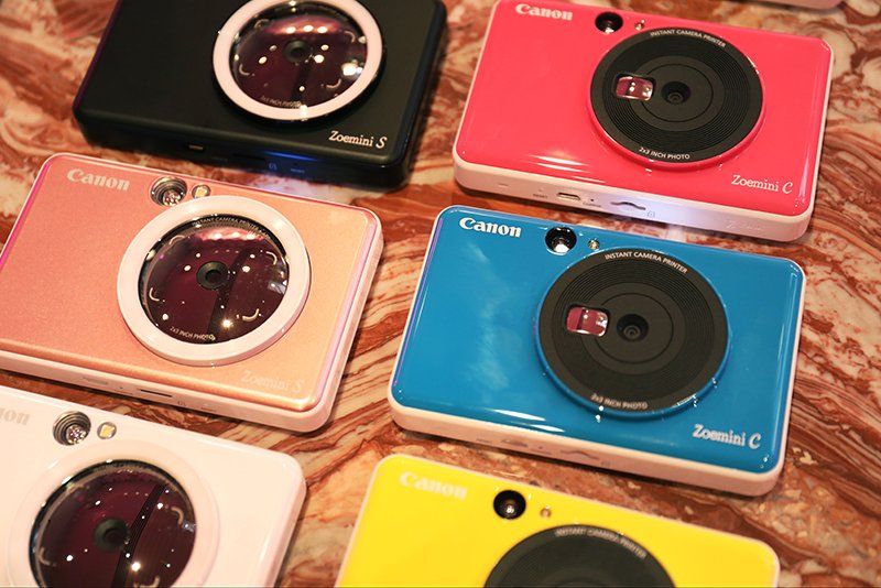3 different colours of Canon Zoemini S and Canon Zoemini C on a table.