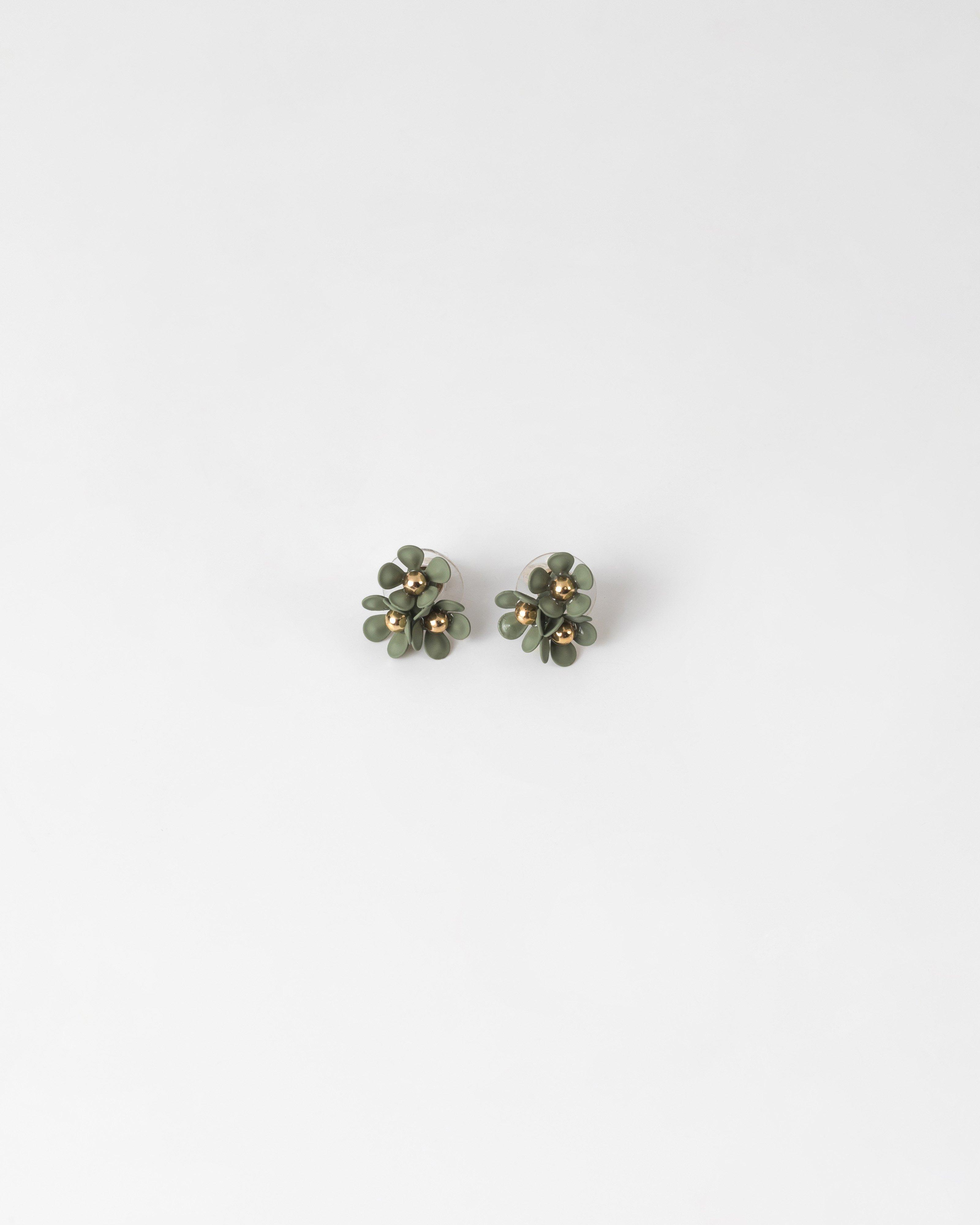 Trio Cluster Flower Stud -  palegreen