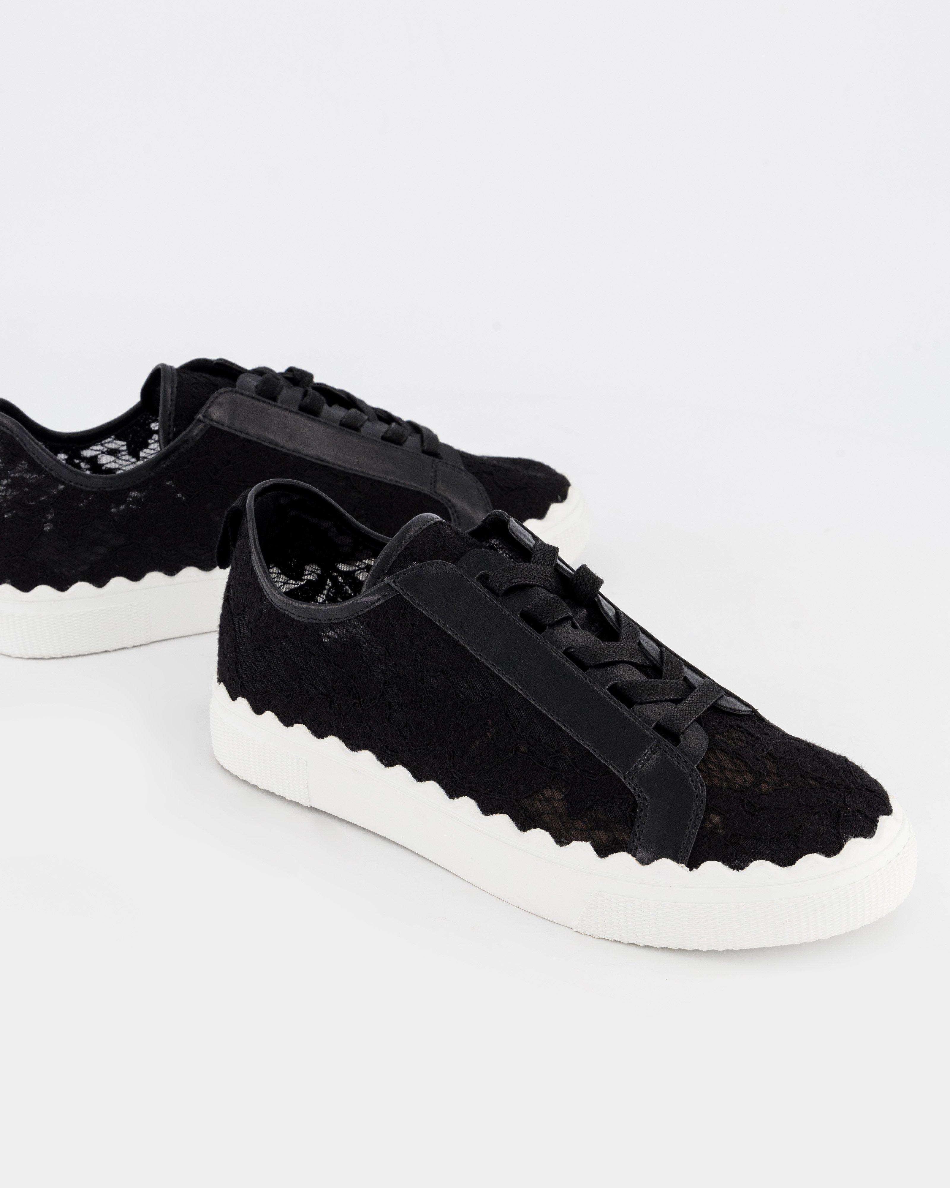 Quinn Lace Sneaker -  black