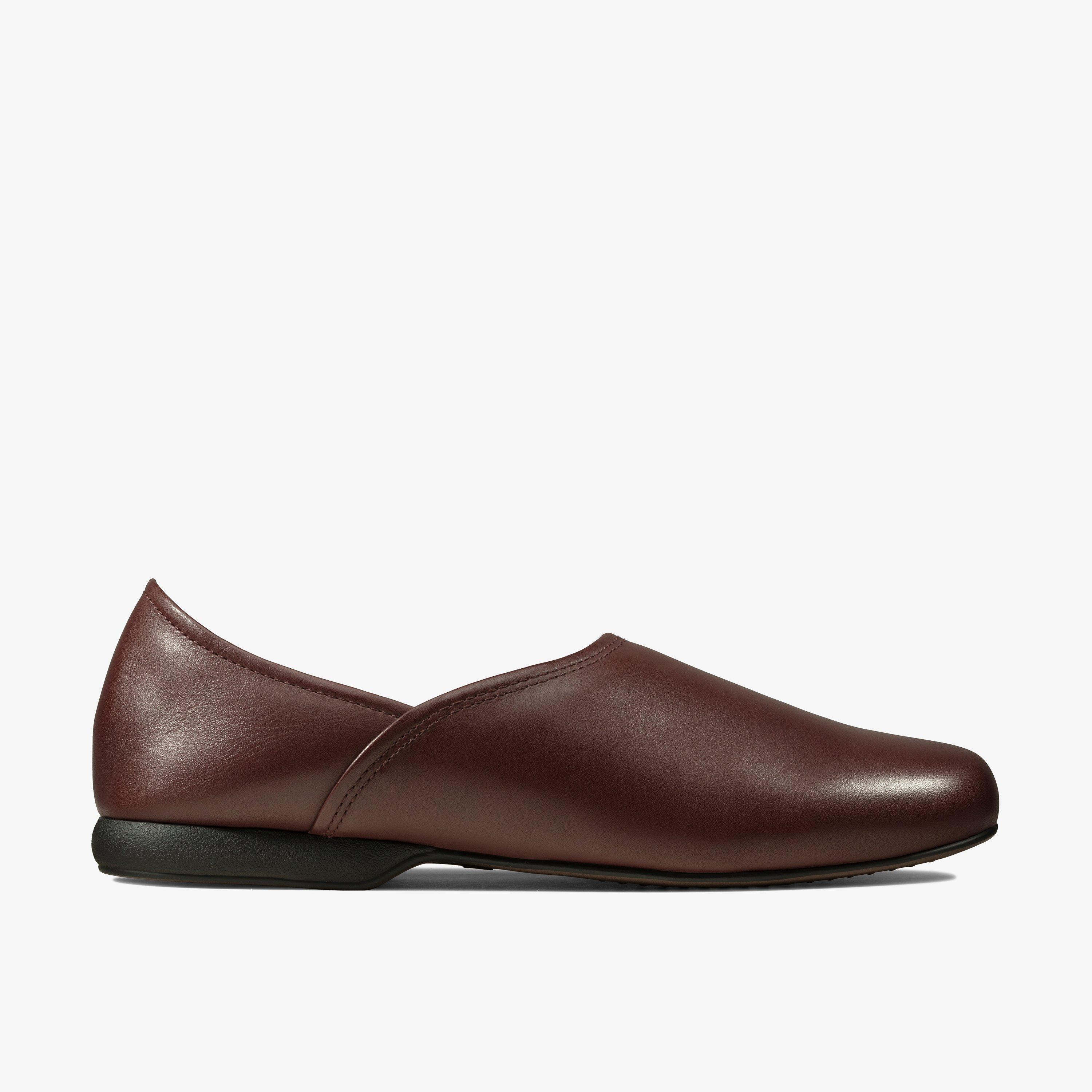 Size 12 Clarks Harston Elite Burgundy Leather slippers