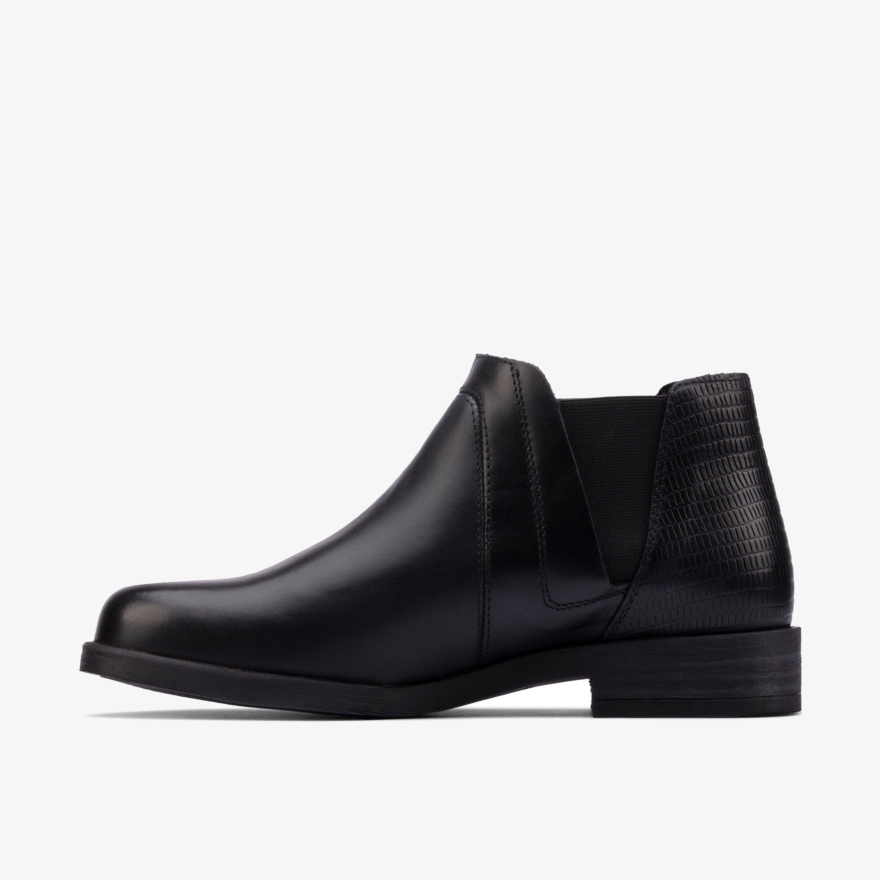 clarks demi beat chelsea boot