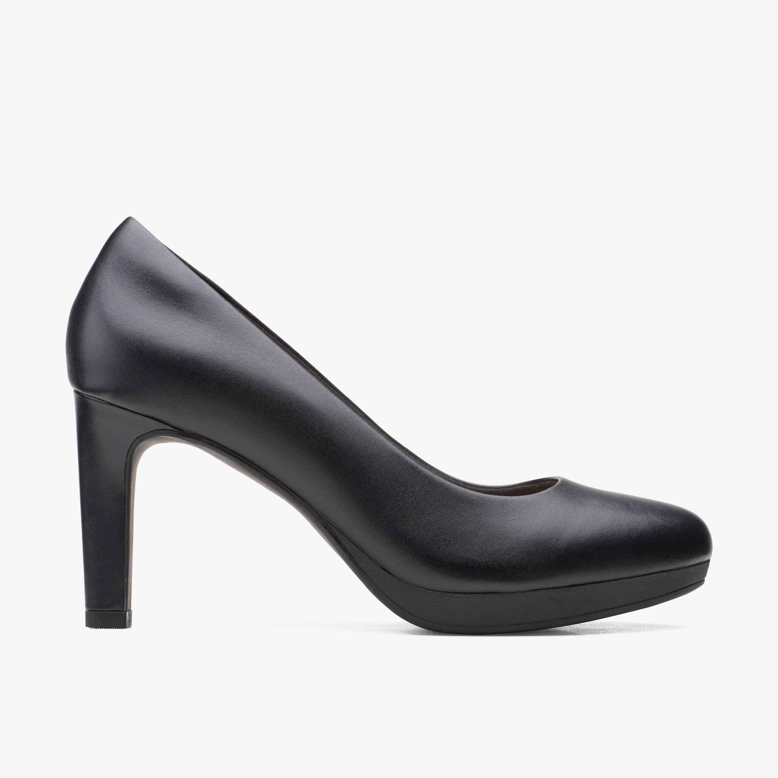 Clarks black heeled store shoes