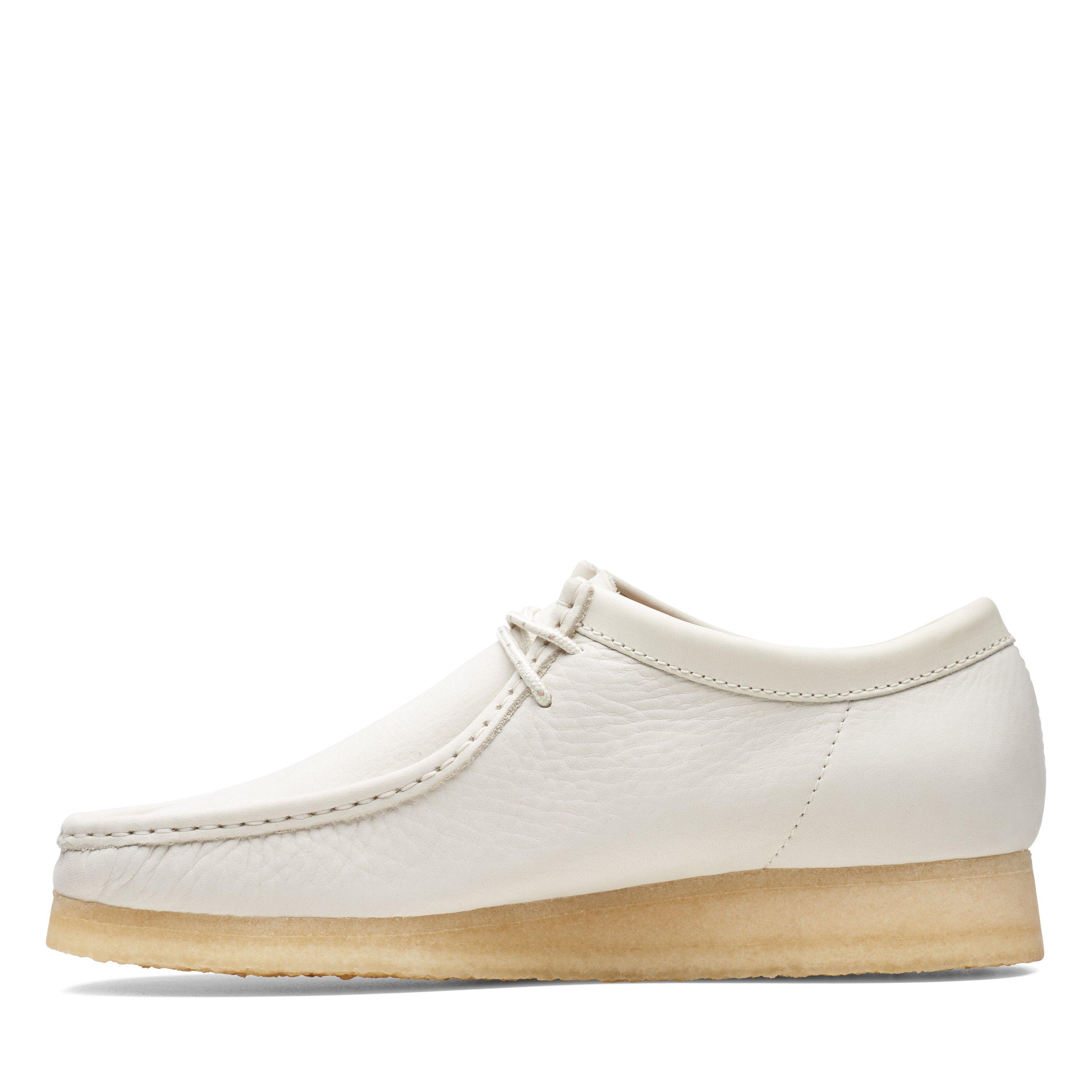 White leather sales clarks wallabees