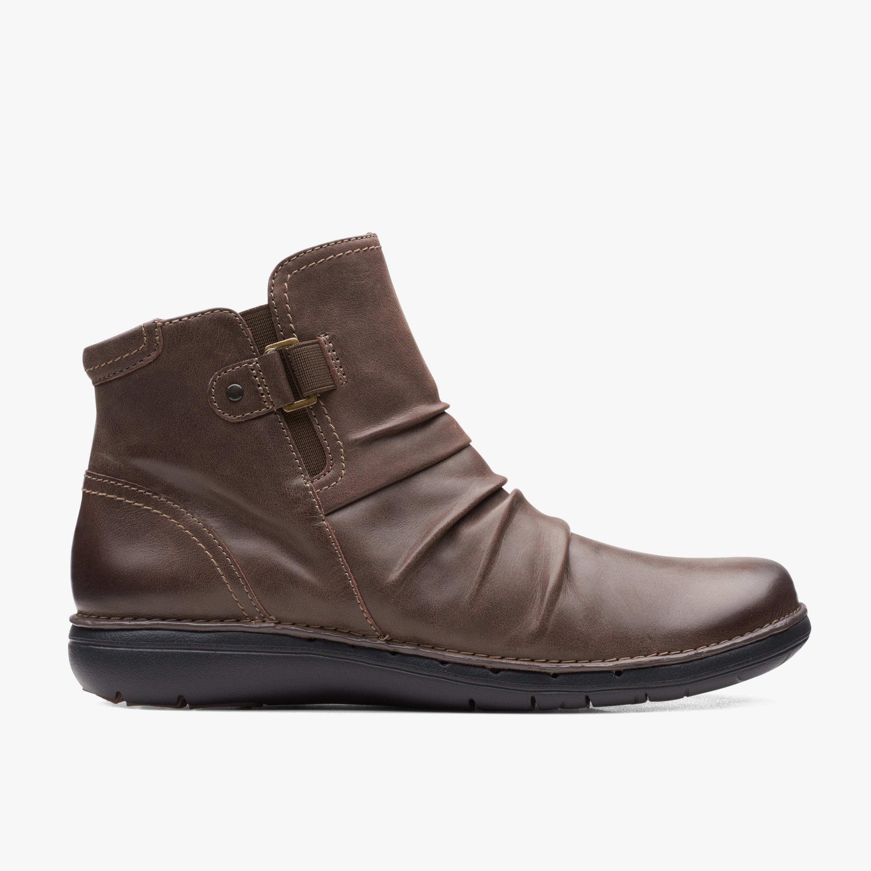 Flat ankle shop boots clarks