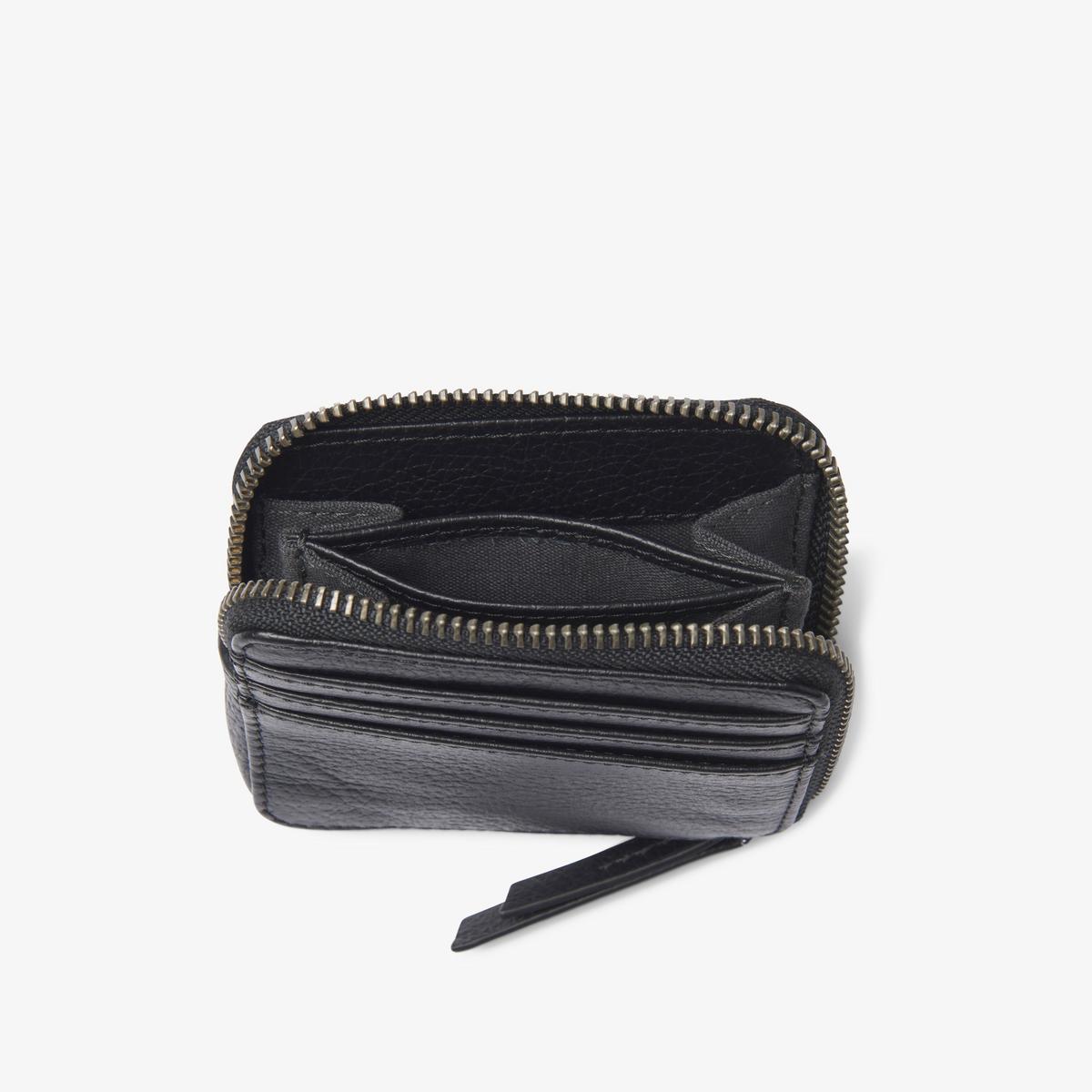 Roslyn Small — Black