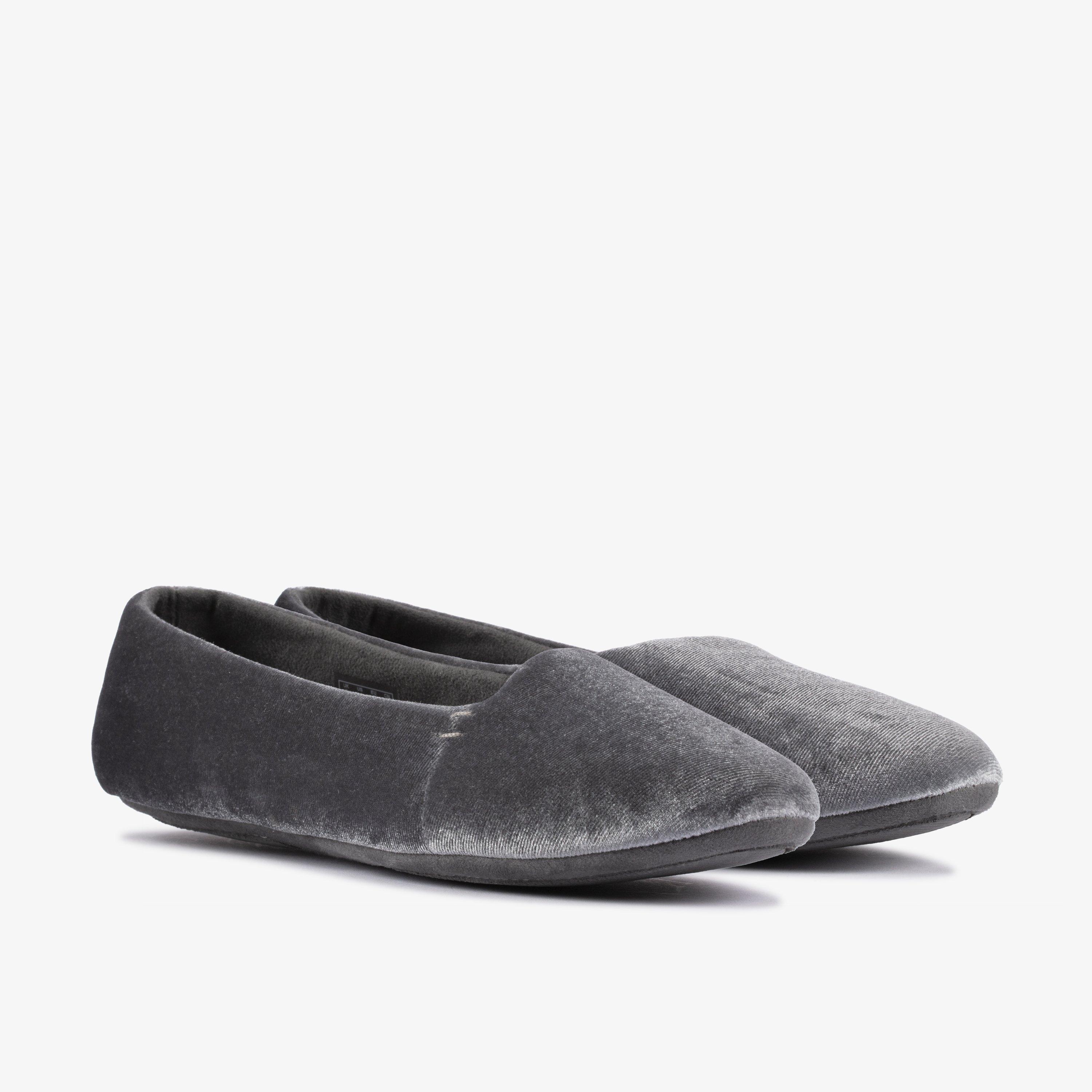 Clarks on sale outlet slippers