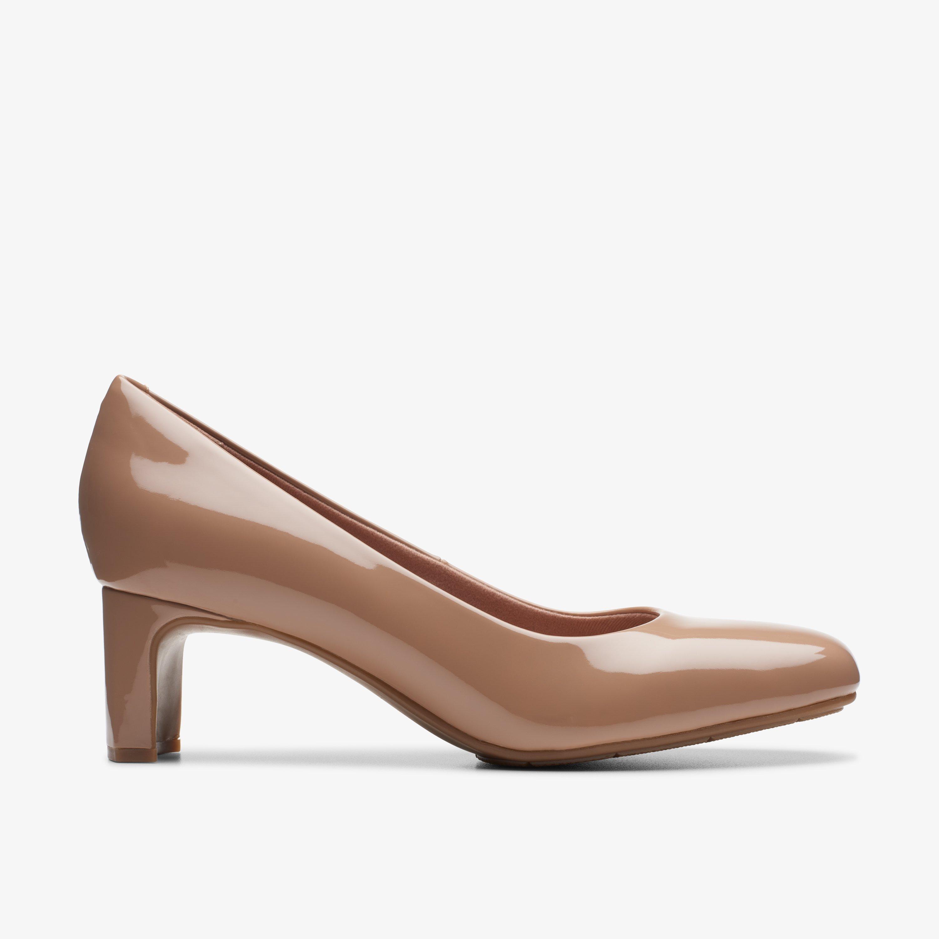 Clarks deals tan pumps