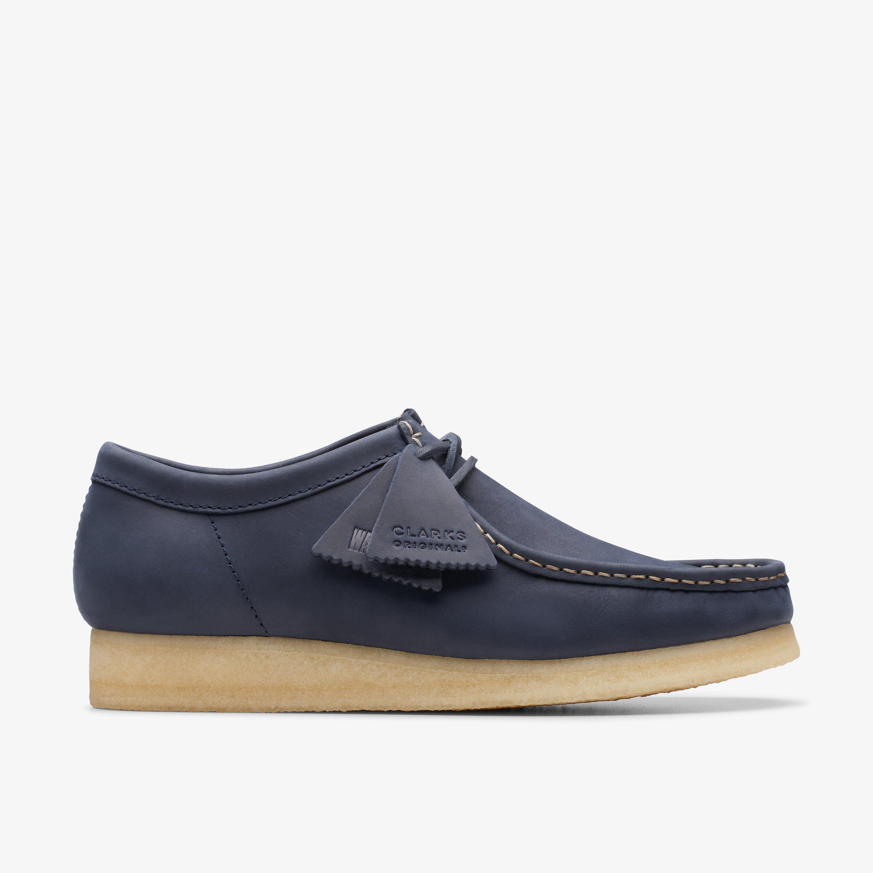 Navy blue on sale wallabee clarks