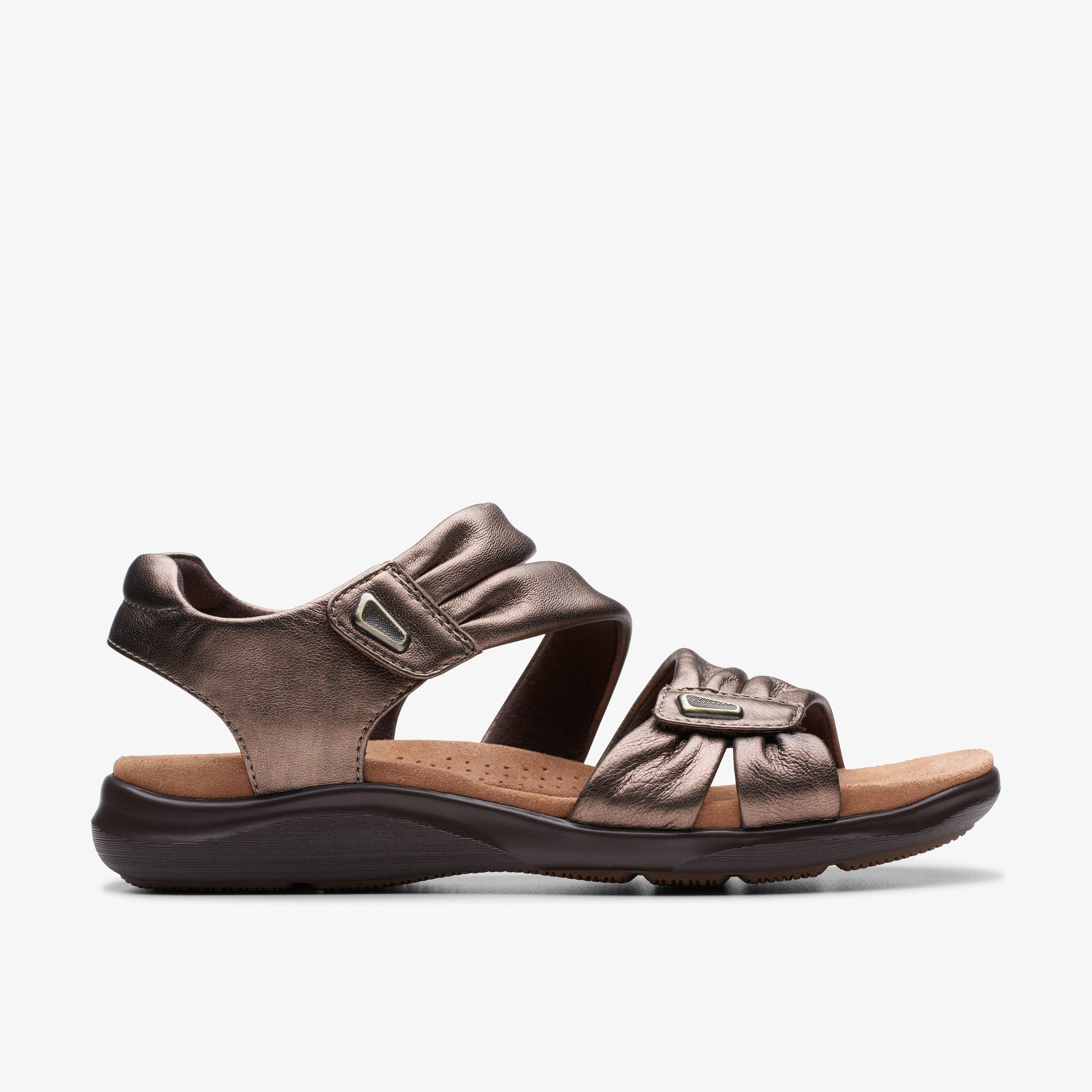 Clarks store leather thongs