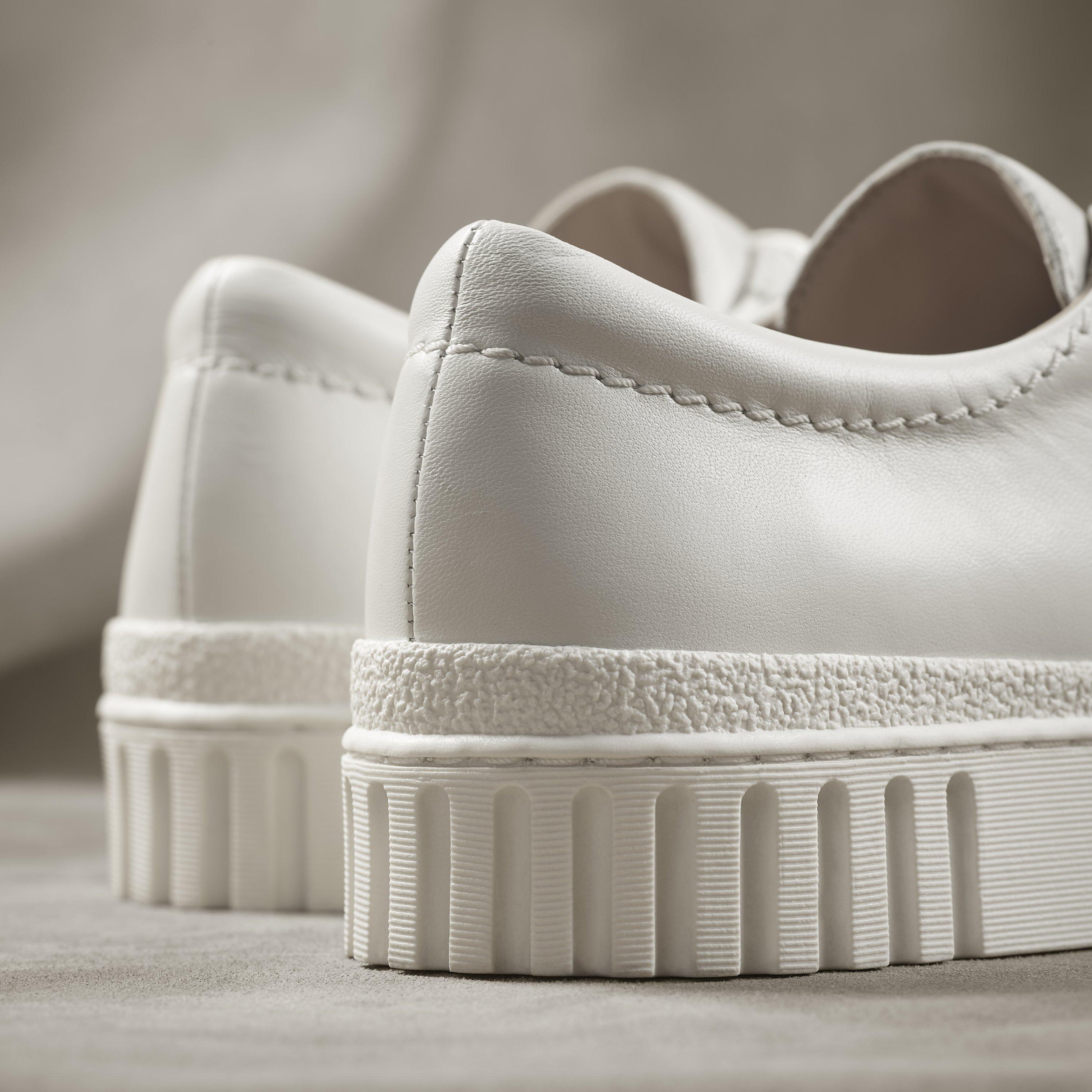 Clarks Damen Mayhill Walk Sneaker | Leder-Obermaterial | Bequeme Laufsohle Mit Grip | Elegante Freizeitschuhe