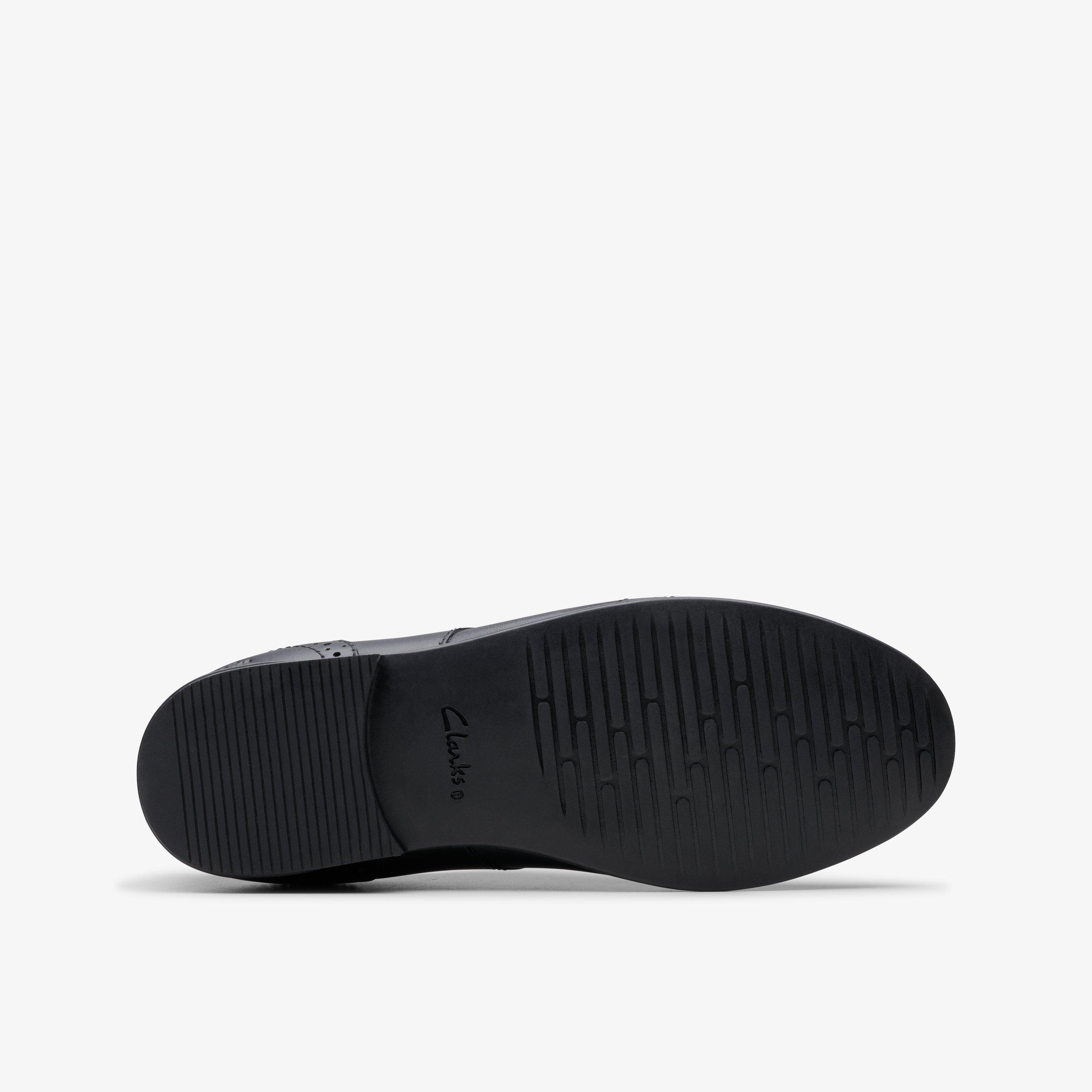 Finja Brogue Older — Black