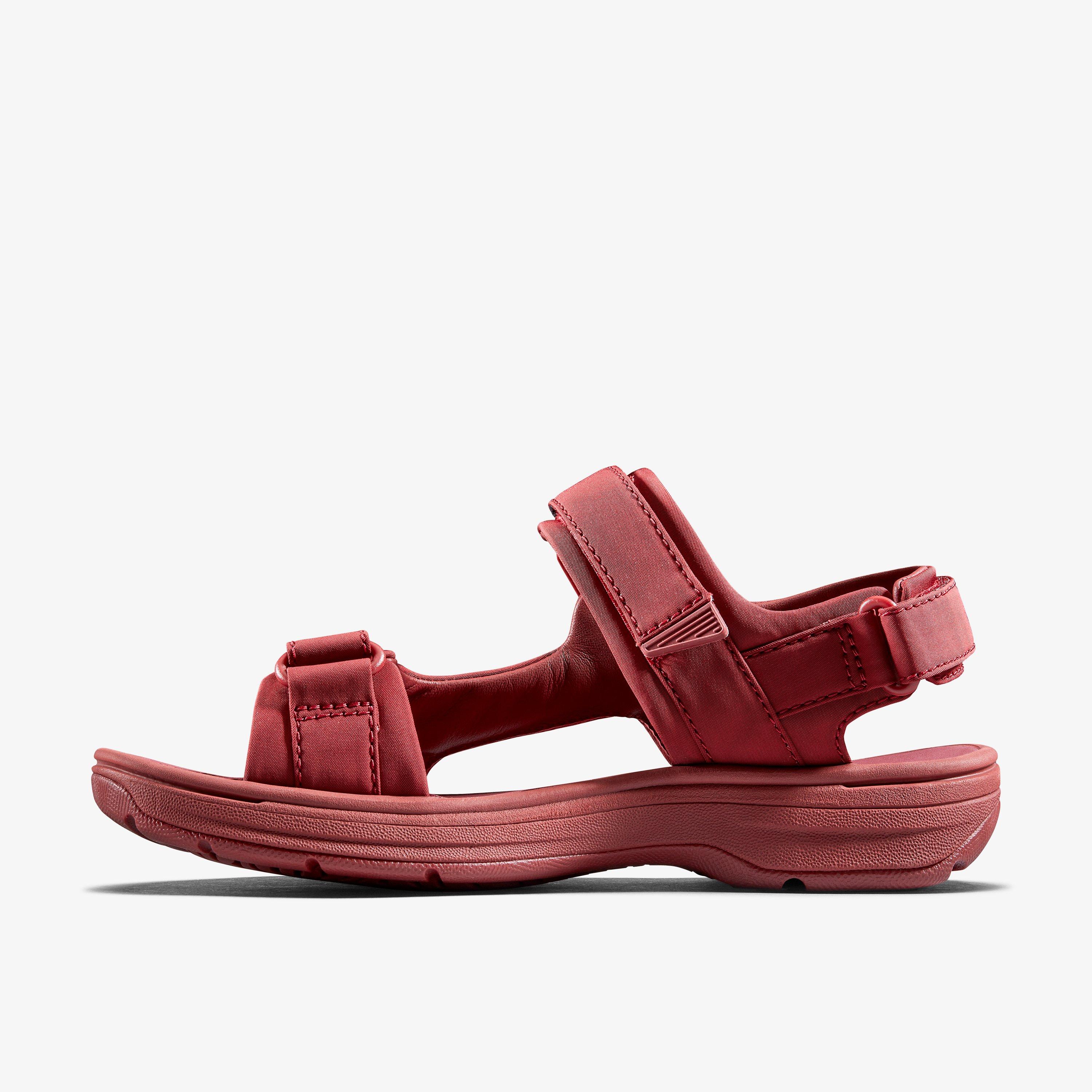 Clarks support online sandals