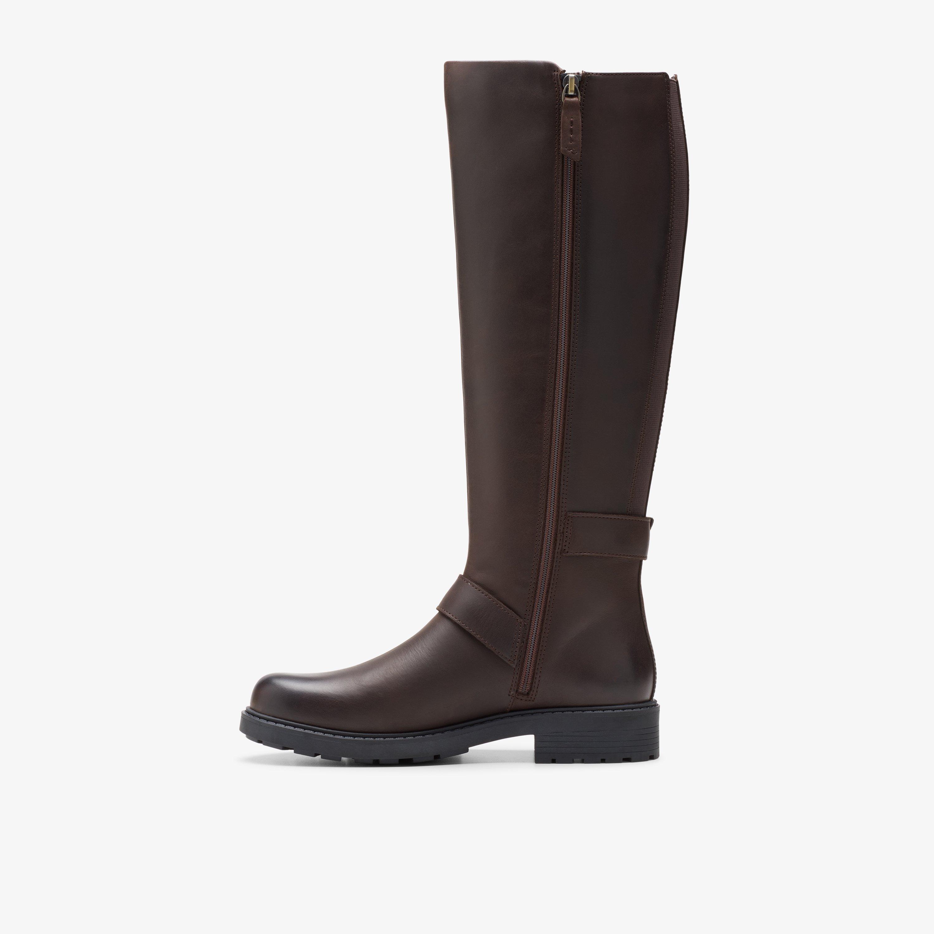 ショートブーツ・ブーティ Clarks FW22 WALLABEECUP HIGH BOOT (163412_LTAN) clarks クラークス スエード ワラビー 刺繍 ブーツ “WALLABEE