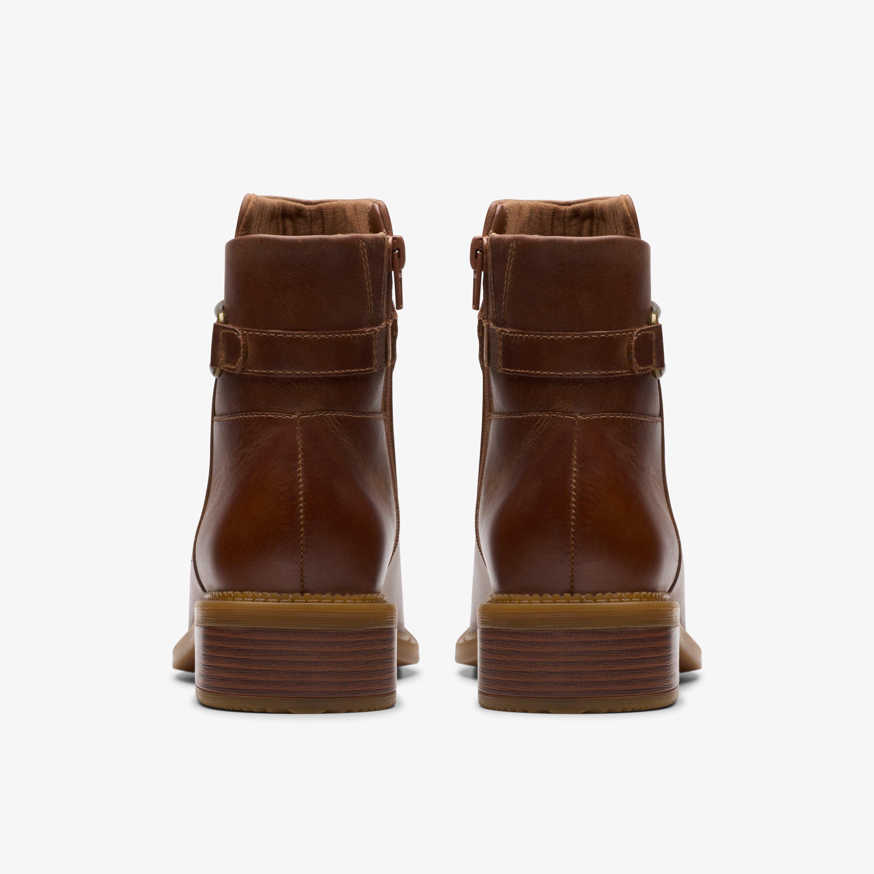 Stivali Clarks Maye Bella Donna - Pelle Verde Oliva, Plantare Contour Cushion, Suola Antiscivolo