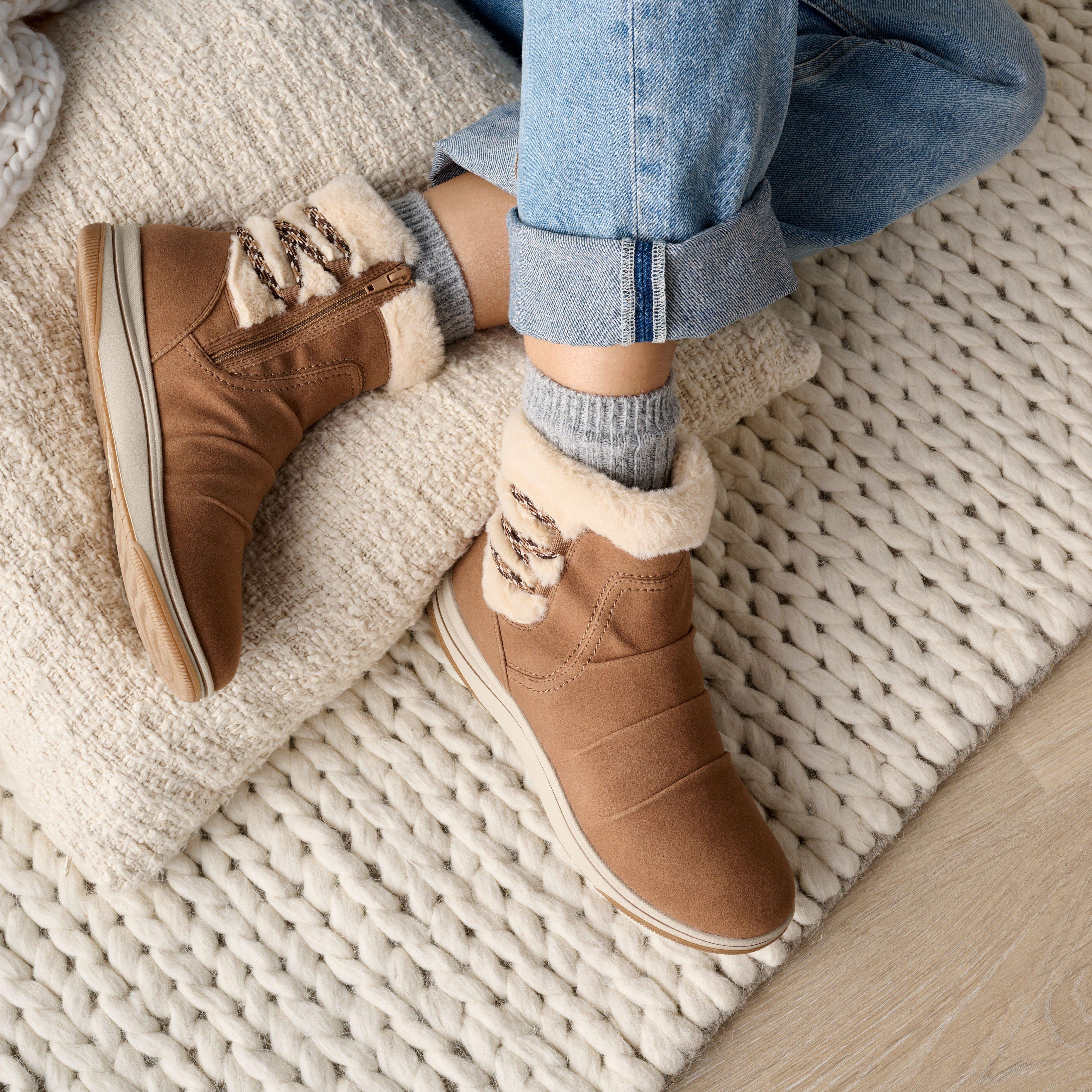 Clarks Breeze Cozy Boot in Brown