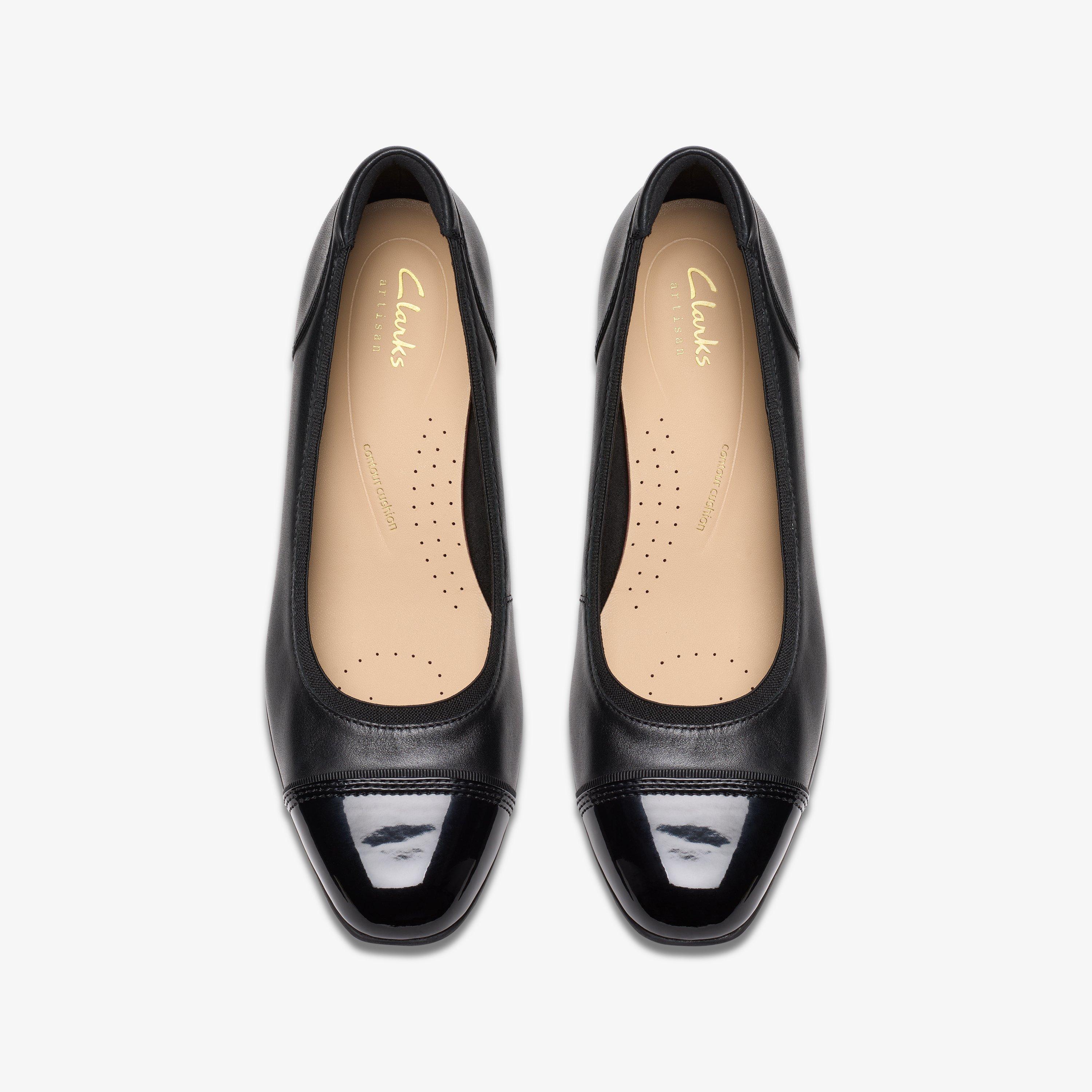 Women s Wide Fit Shoes Wide Extra Wide Shoes Clarks CA