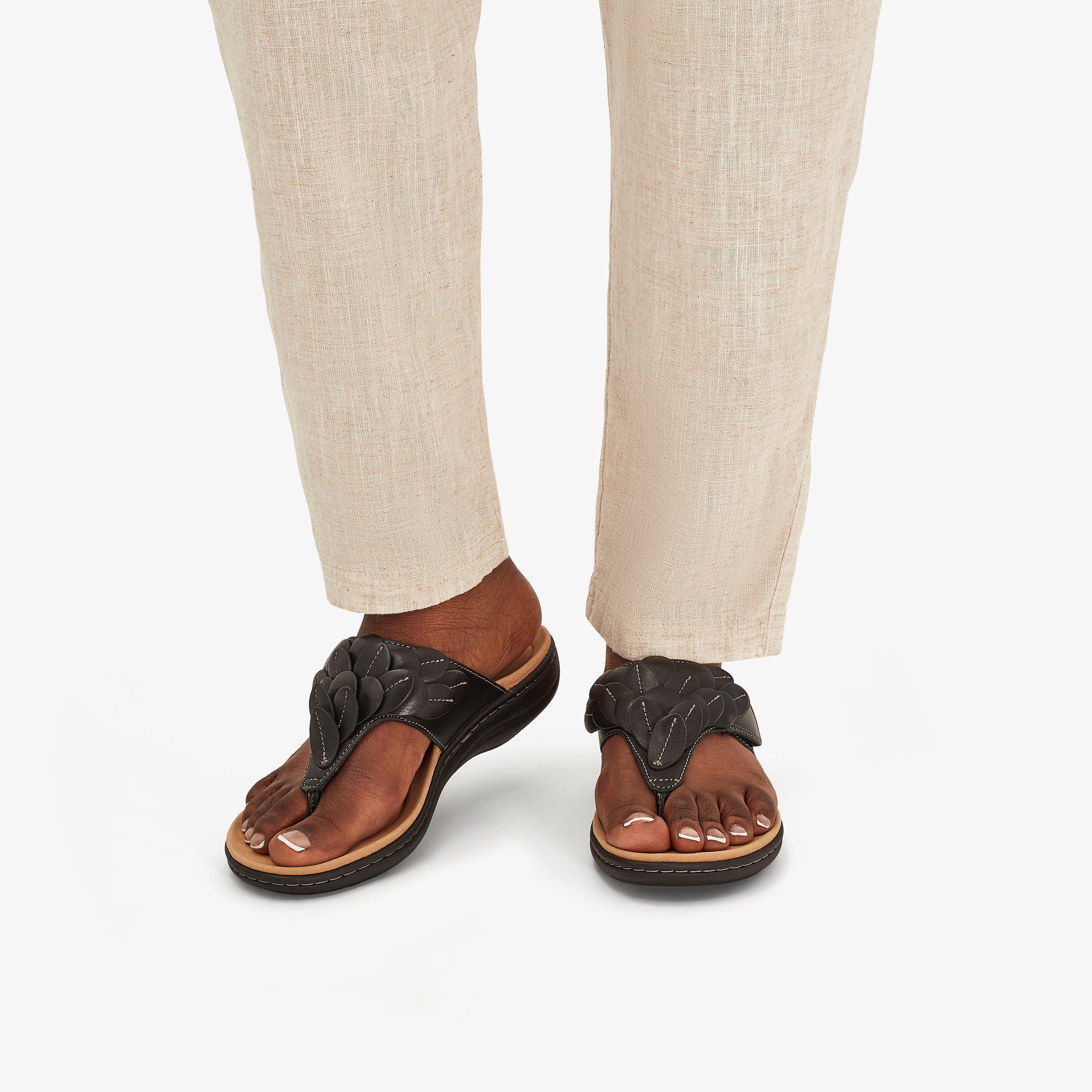 Clarks Laurieann Style Flat Sandal, Sand Interest, 10 Wide Women's