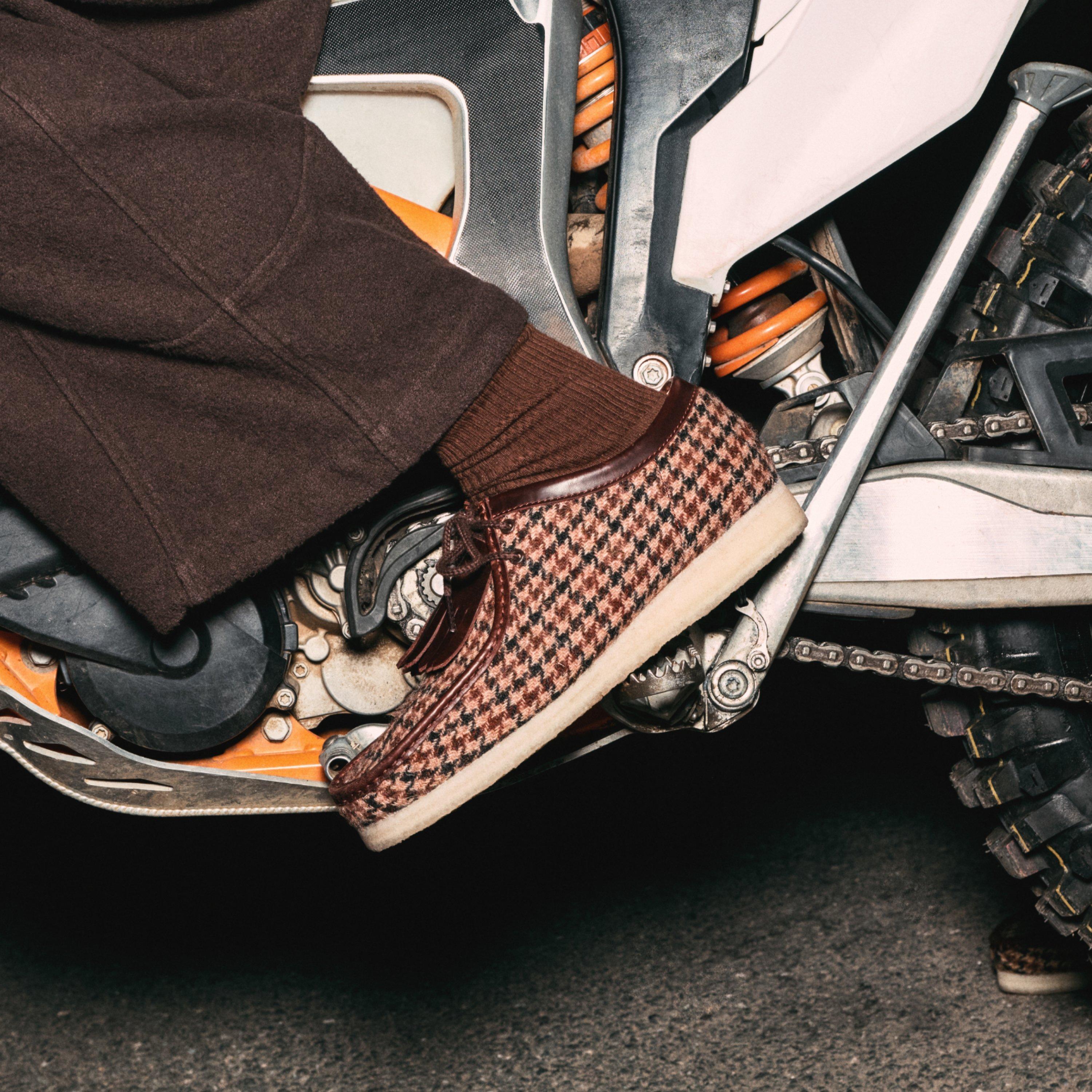 Wallabee Ensemble en tweed marron Wallabee Chaussures à lacets, view 2 of 10