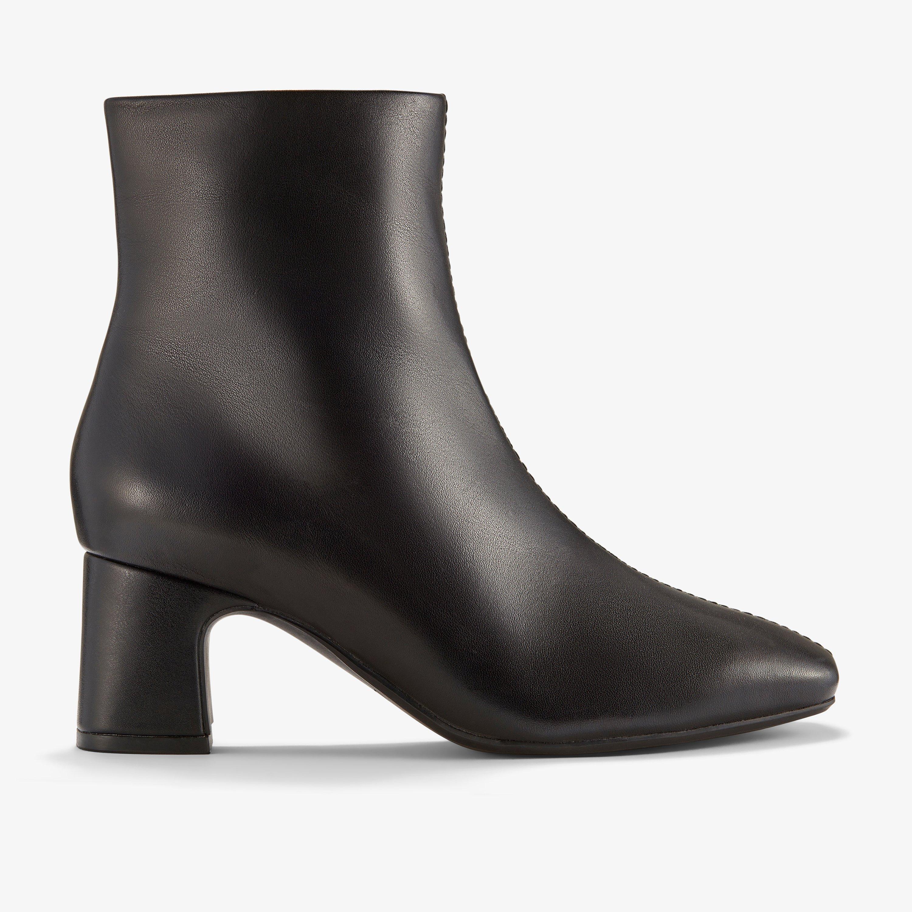 Clarks Fernie Zip In Black