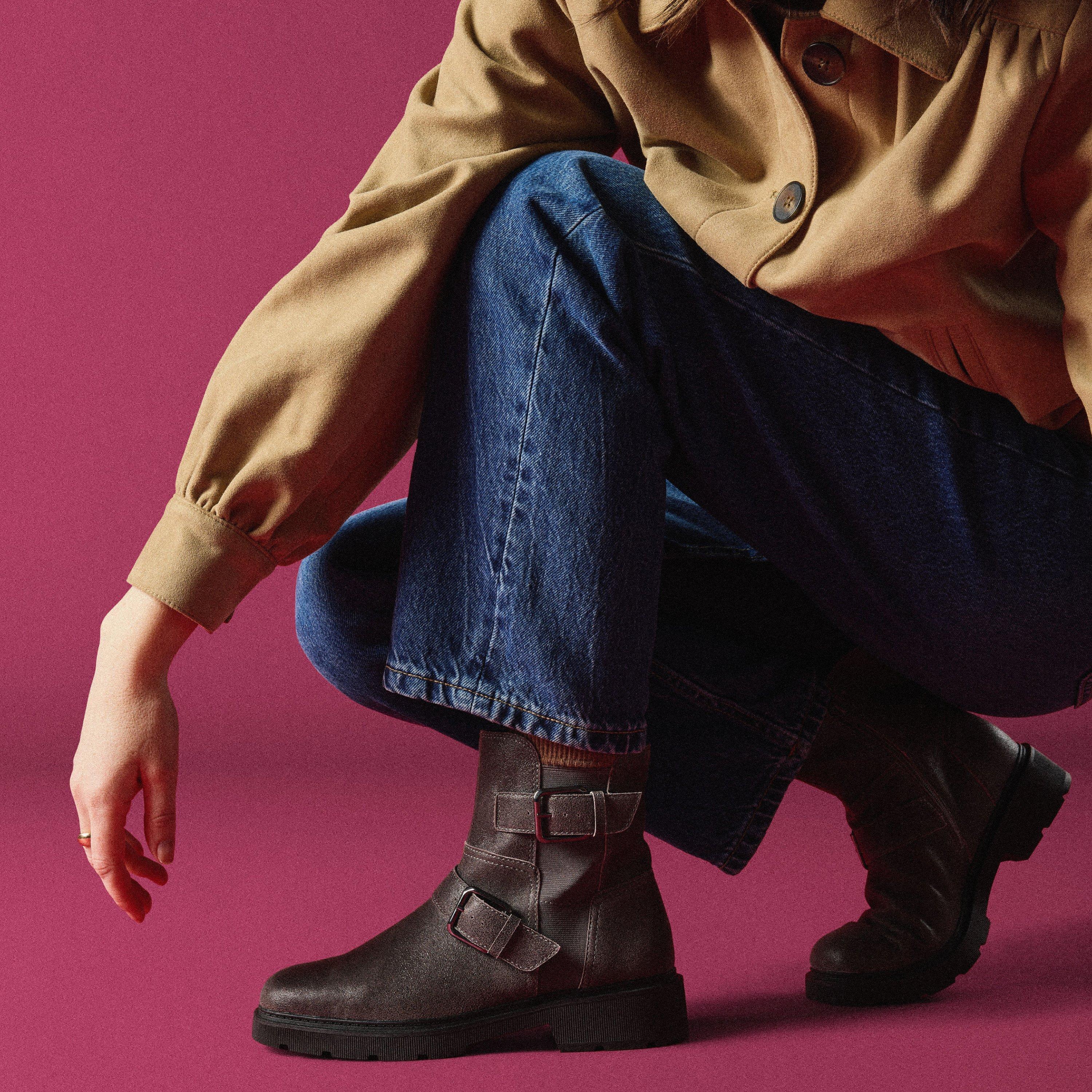 Lauryl Bay Dark Grey Lea