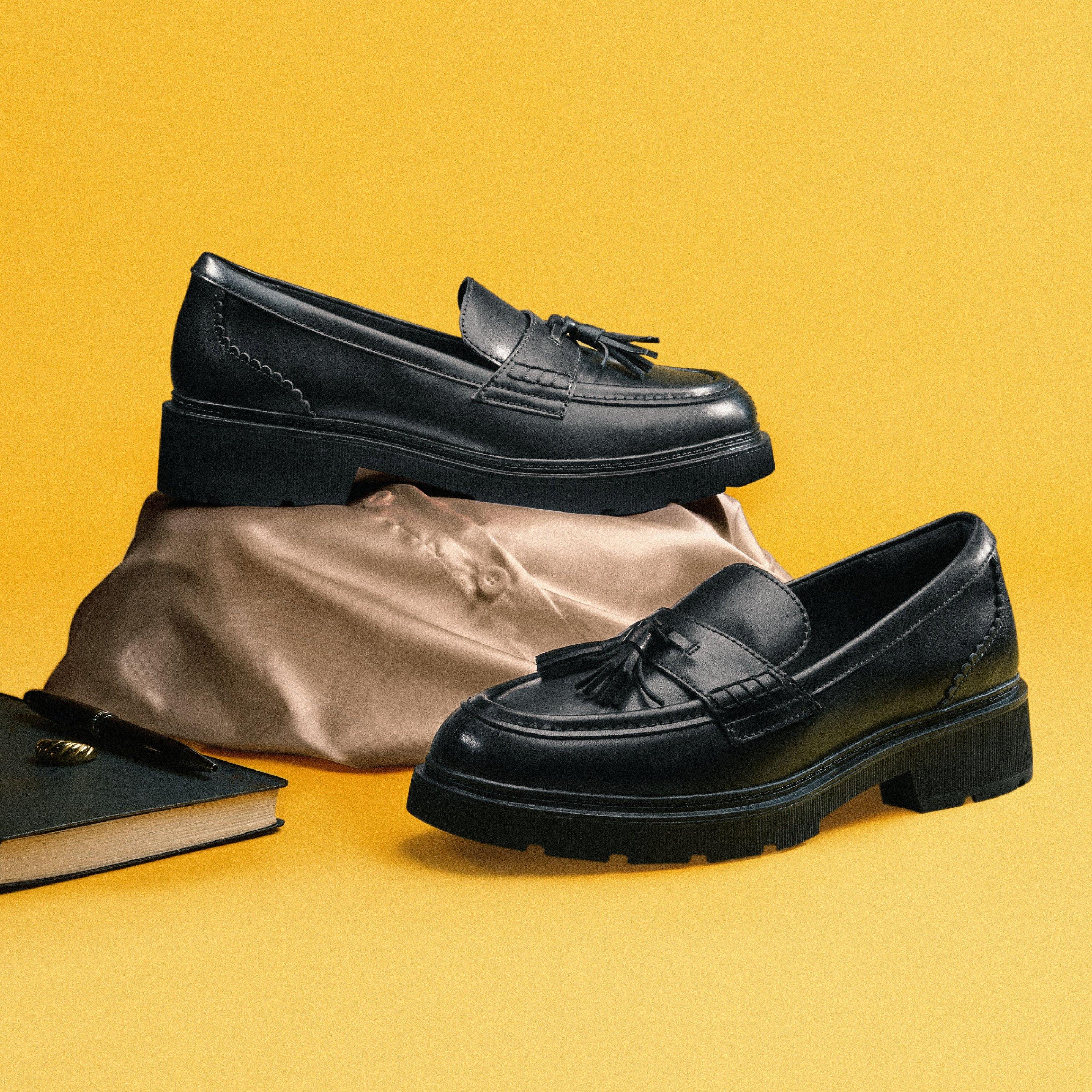 Clarks Lauryl Tassel - Mocassini Donna In Vernice Nera, Dettaglio Con Nappe, Suola Ammortizzata Ultimate Comfort