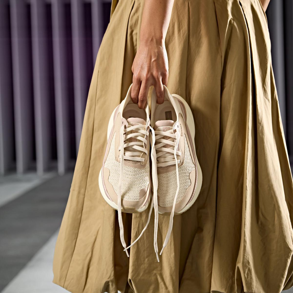 Pace Walk — Beige