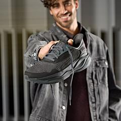 Clarks Pace — Black 9