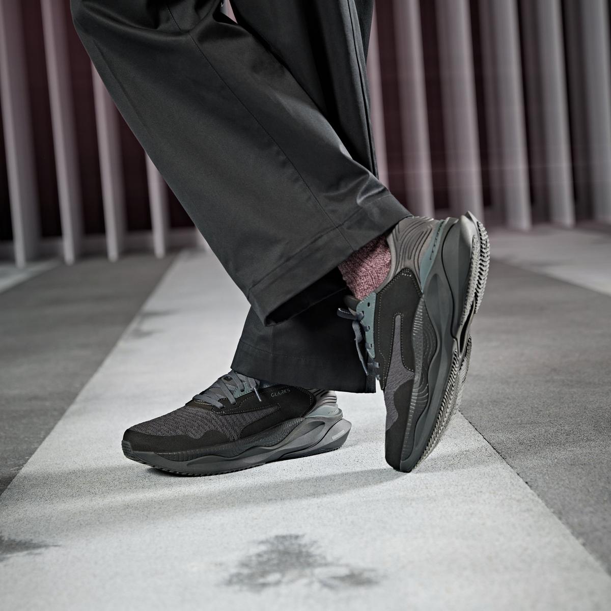 Clarks Pace — Black