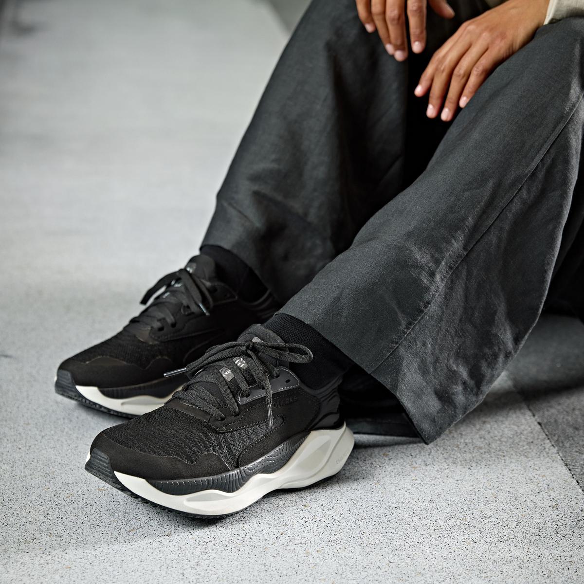 Pace Walk — Black
