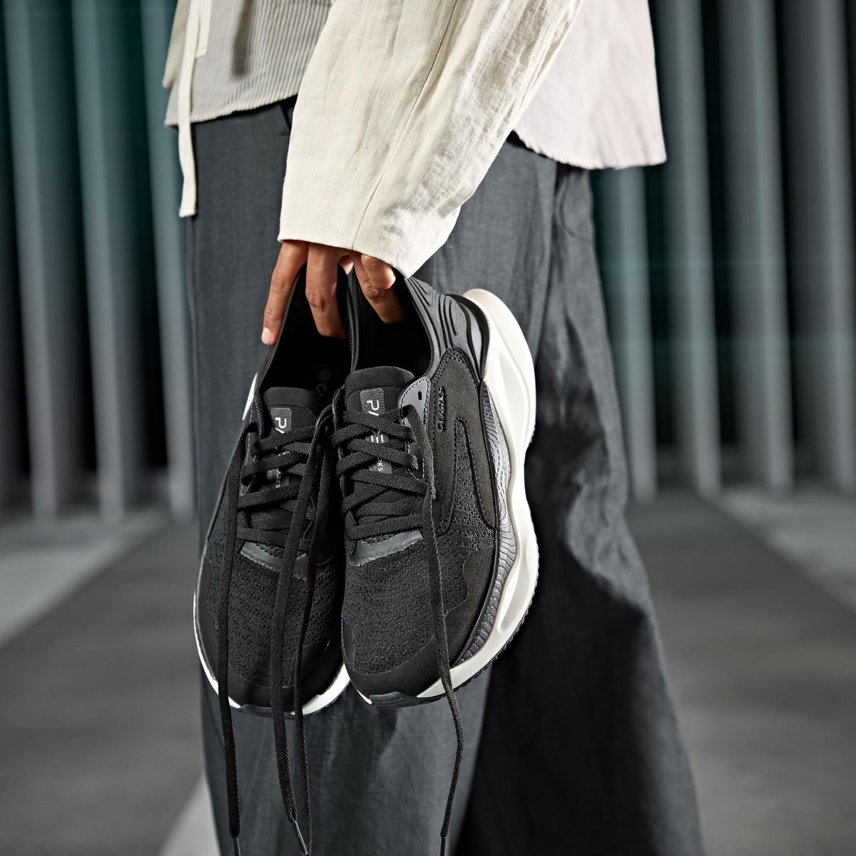 Pace Walk — Black