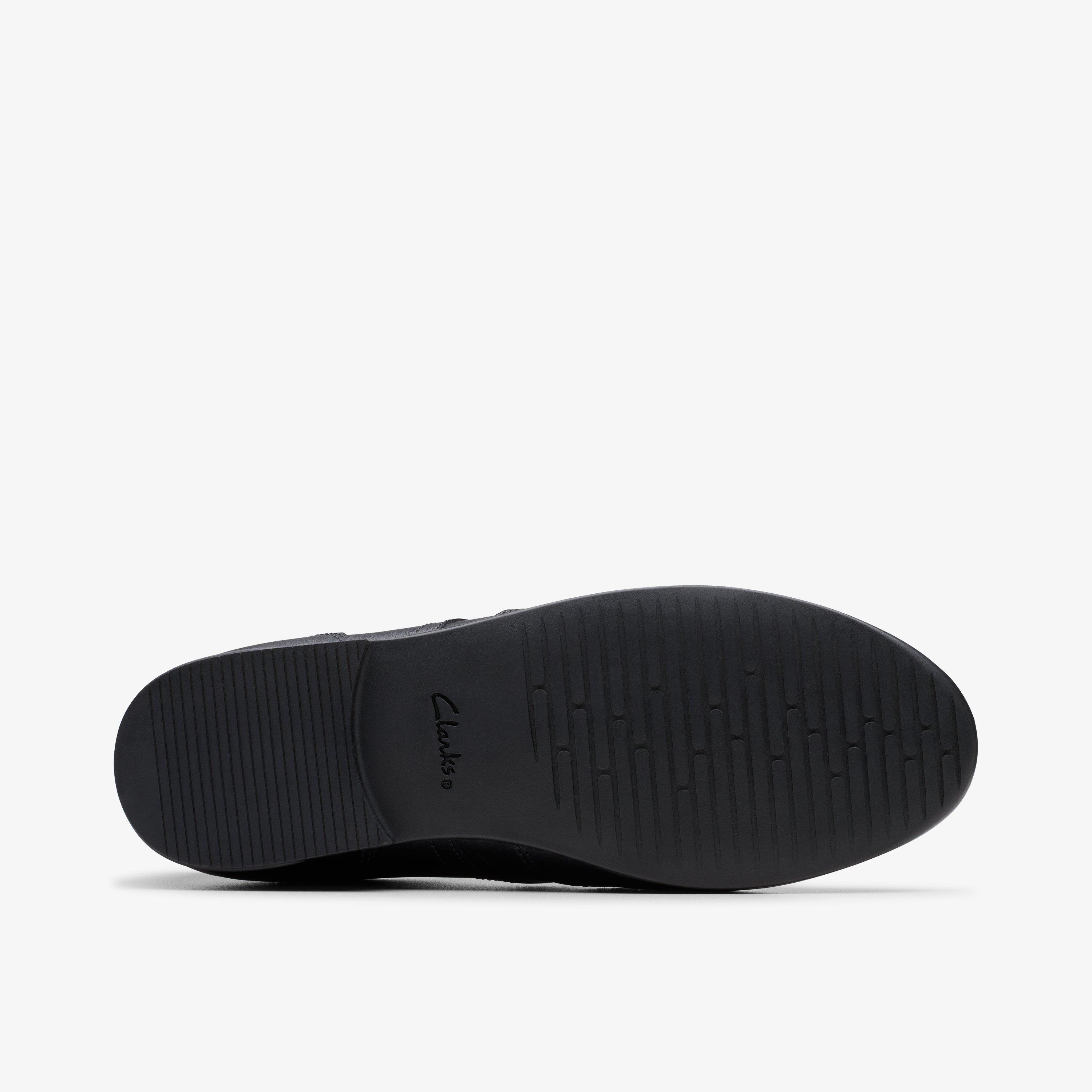 Finja Wing Youth — Black