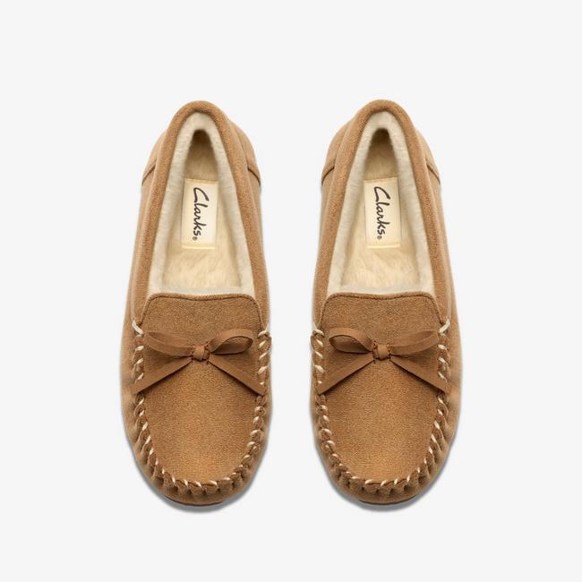 Clarks women's Ellora Cosy tan slippers.