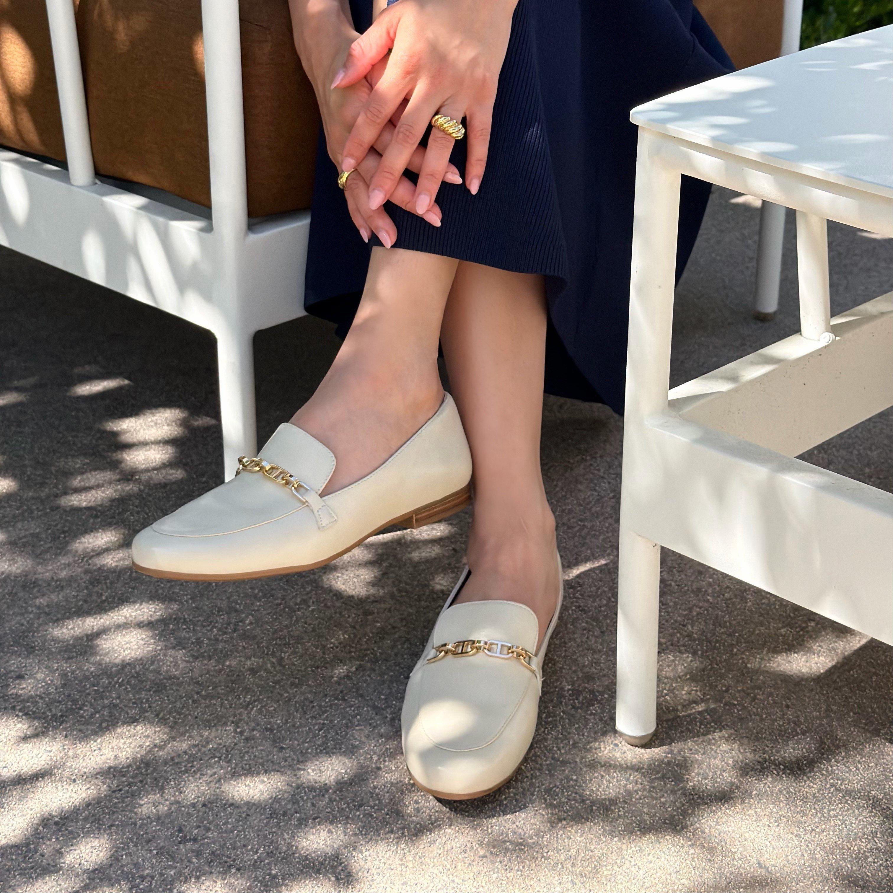 Tamna Iris — White