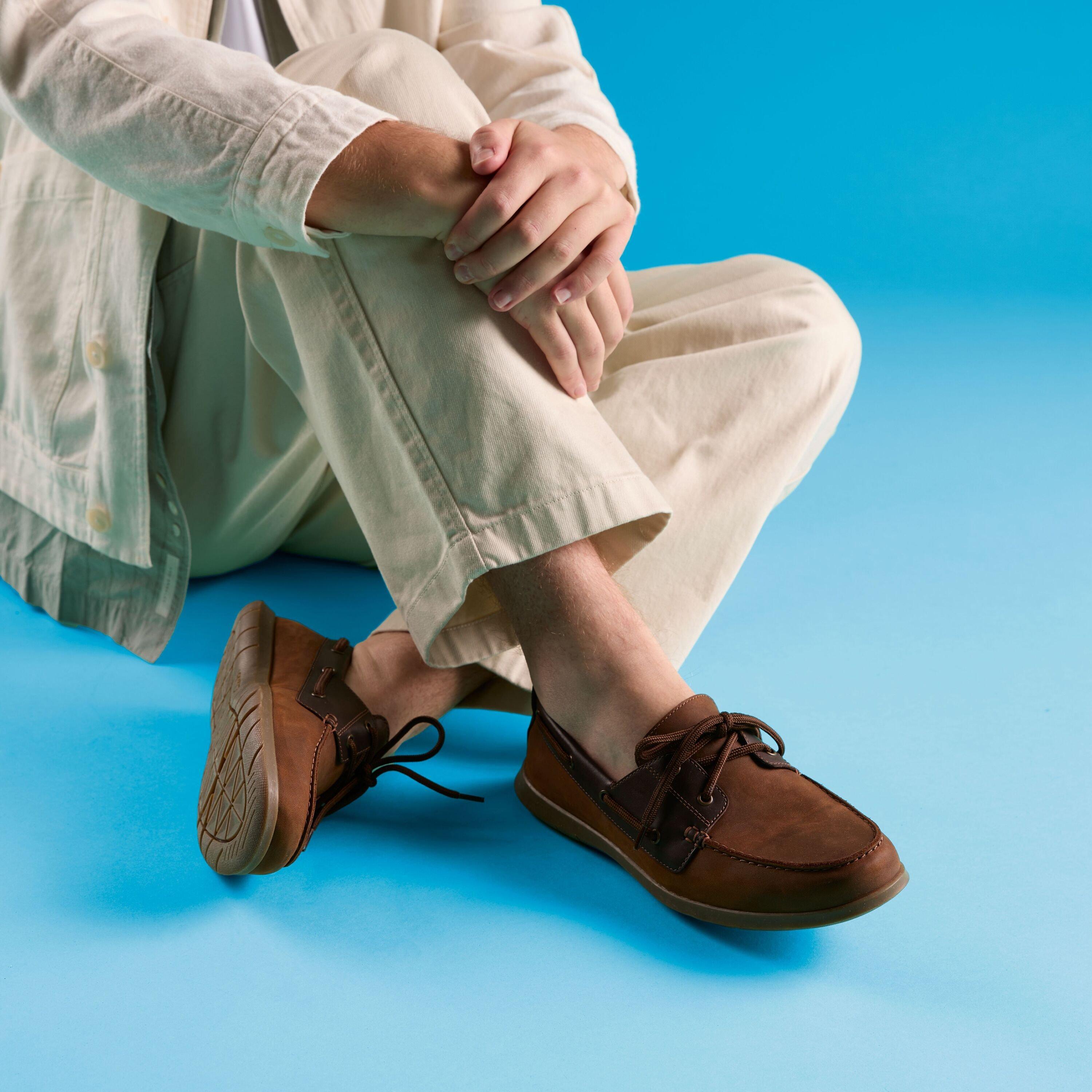 Clarks RelaxLite Uomo - Scarpa Da Barca Bassa In Pelle Scamosciata Nera - Suola Leggera EVA Assorbimento Urti, Plantare Sagomato