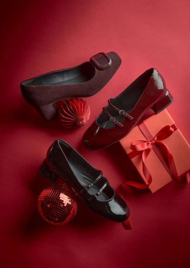 Zarey Sling in Black Interest Leather